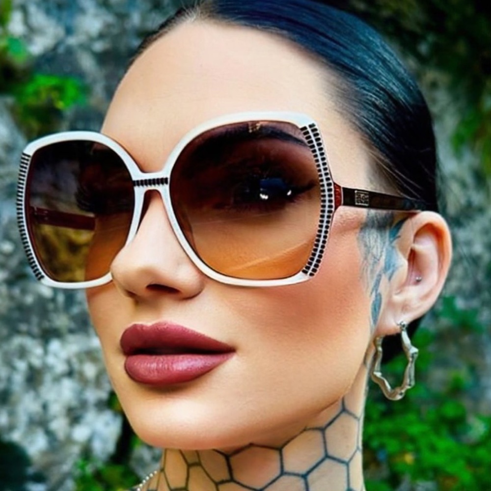 Retro Feathered Square Frame Sunnies